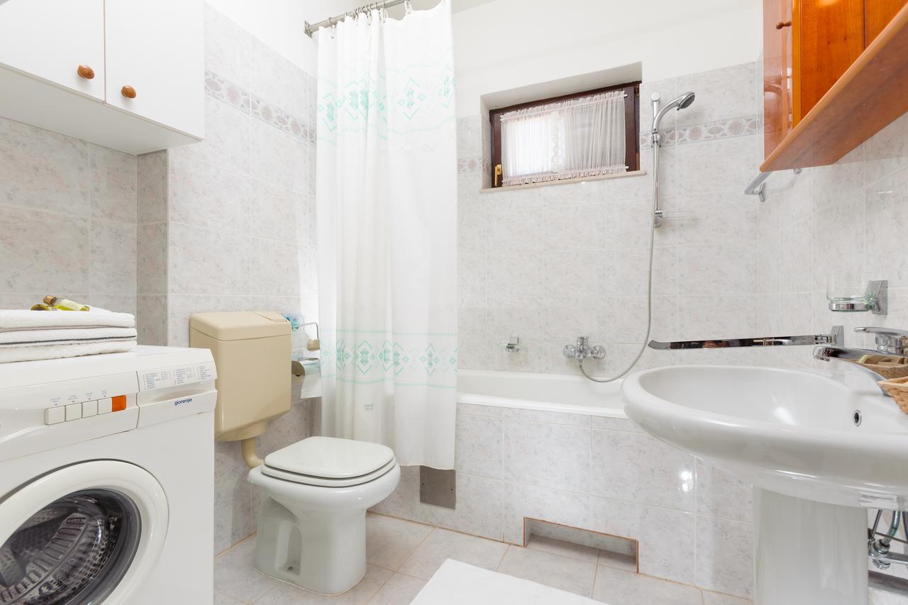 Villa Rosa Каштела Экстерьер фото