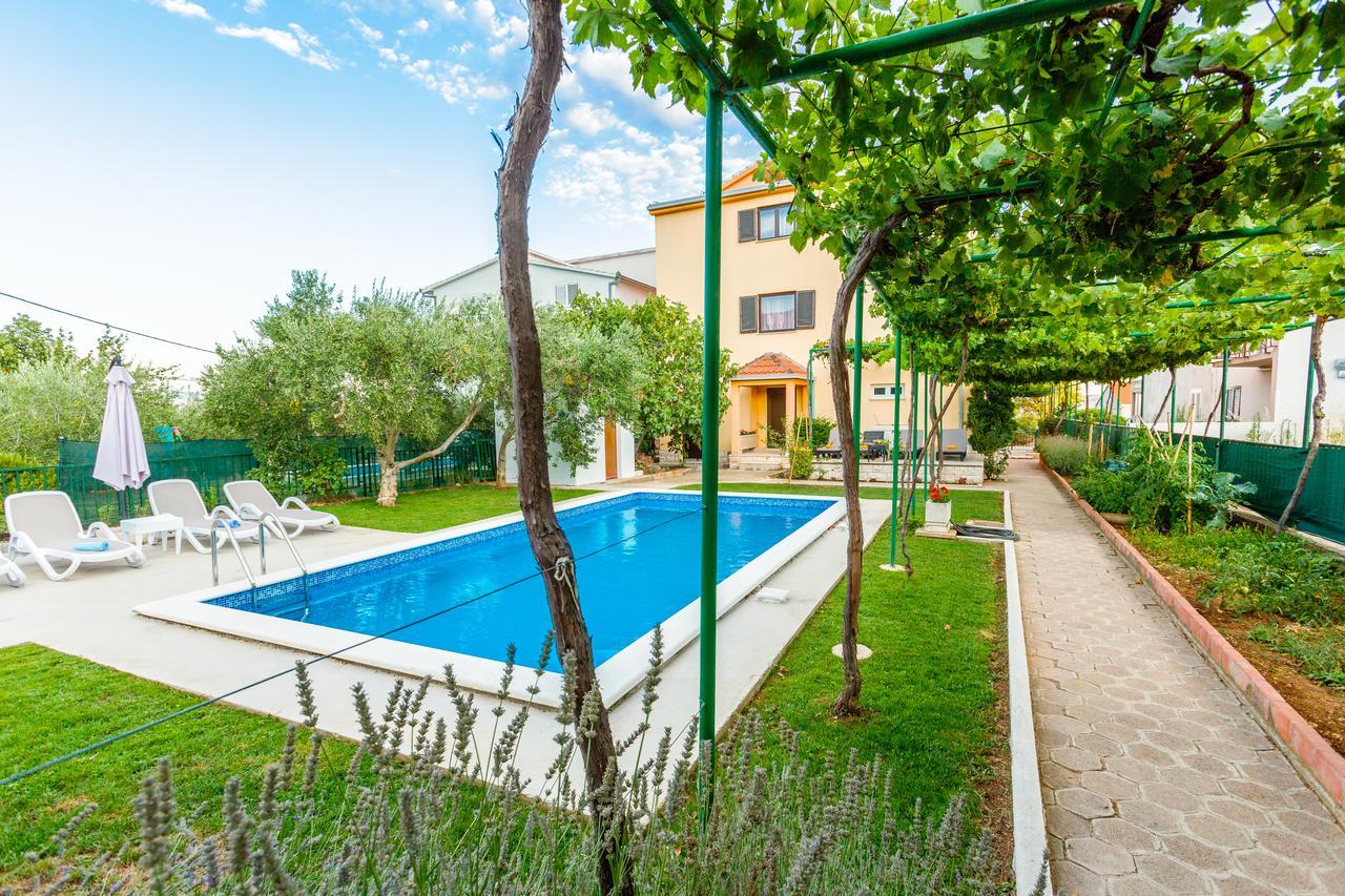 Villa Rosa Каштела Экстерьер фото