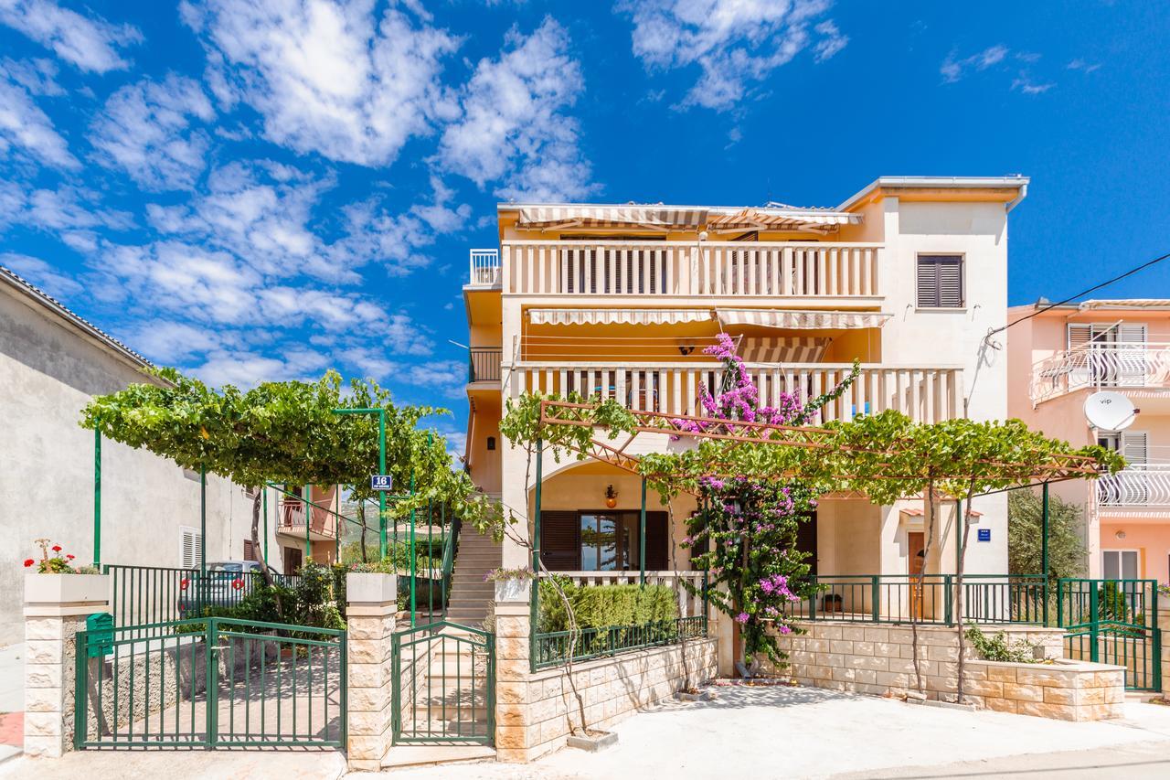 Villa Rosa Каштела Экстерьер фото